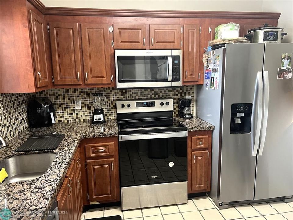 For Rent: $2,350 (2 beds, 2 baths, 858 Square Feet)