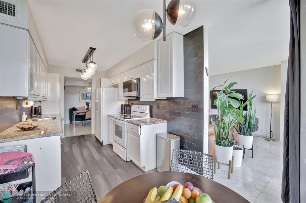 For Sale: $589,000 (2 beds, 2 baths, 1590 Square Feet)