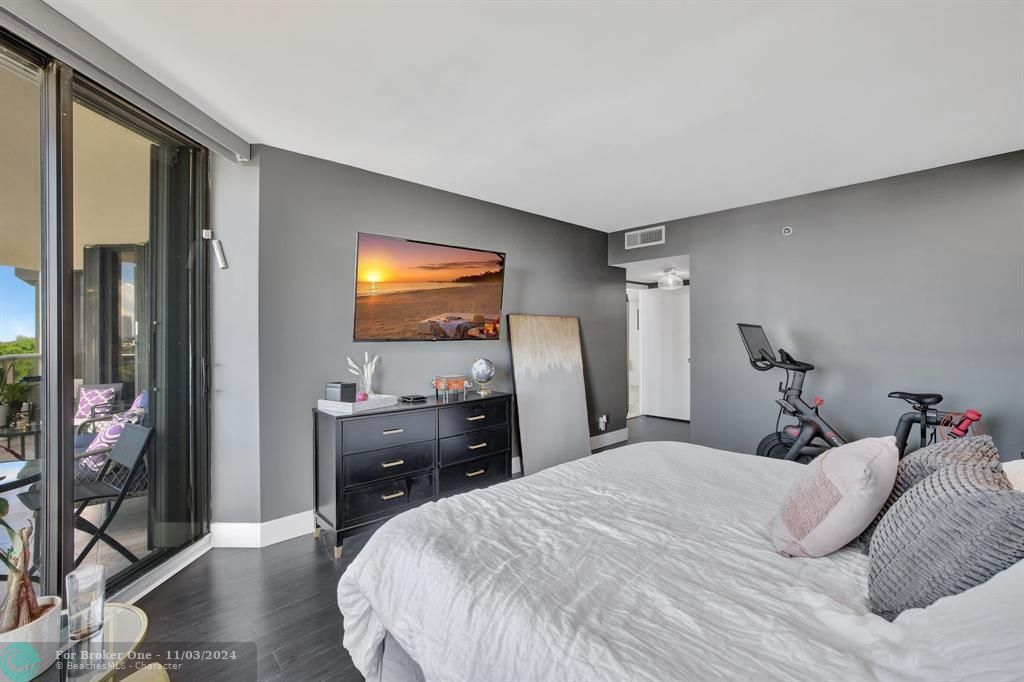 For Sale: $589,000 (2 beds, 2 baths, 1590 Square Feet)