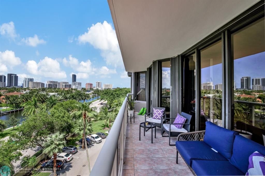 For Sale: $589,000 (2 beds, 2 baths, 1590 Square Feet)