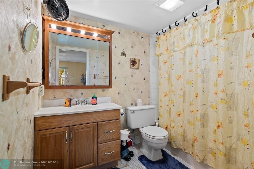 For Rent: $1,900 (1 beds, 1 baths, 798 Square Feet)