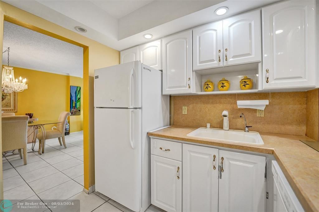 For Sale: $510,000 (2 beds, 2 baths, 1200 Square Feet)