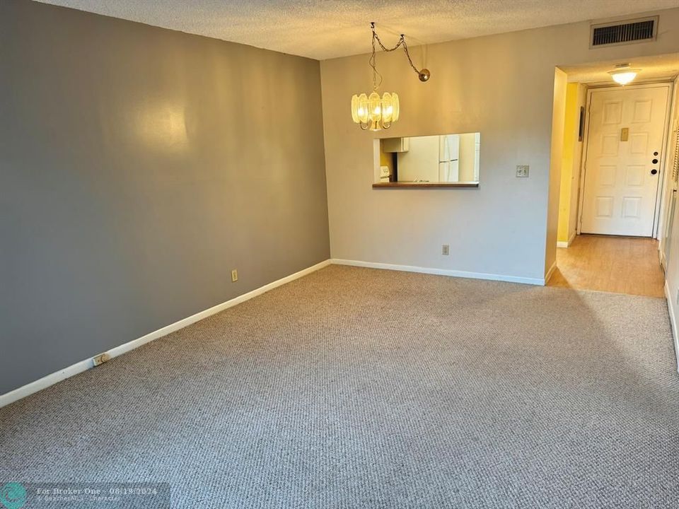 For Sale: $185,000 (1 beds, 1 baths, 620 Square Feet)