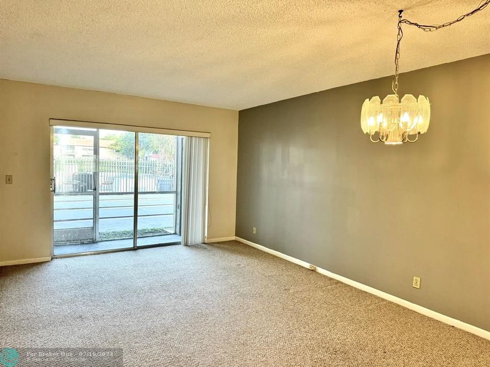 For Sale: $185,000 (1 beds, 1 baths, 620 Square Feet)