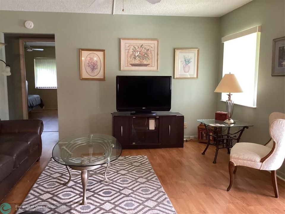For Sale: $166,000 (2 beds, 2 baths, 929 Square Feet)