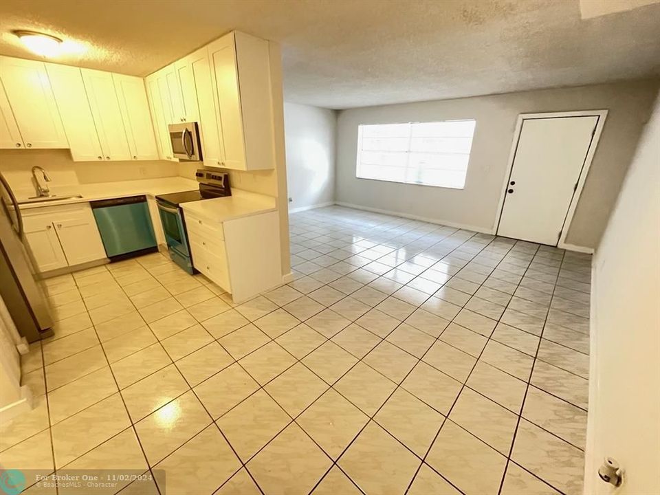 For Sale: $185,000 (1 beds, 1 baths, 720 Square Feet)