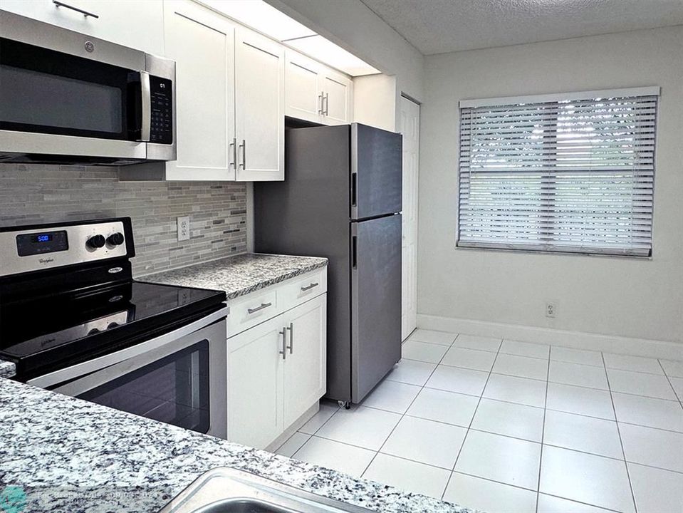 For Sale: $249,500 (2 beds, 2 baths, 1192 Square Feet)