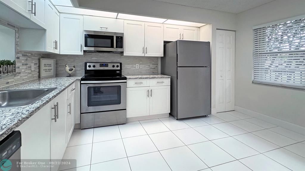 For Sale: $249,500 (2 beds, 2 baths, 1192 Square Feet)