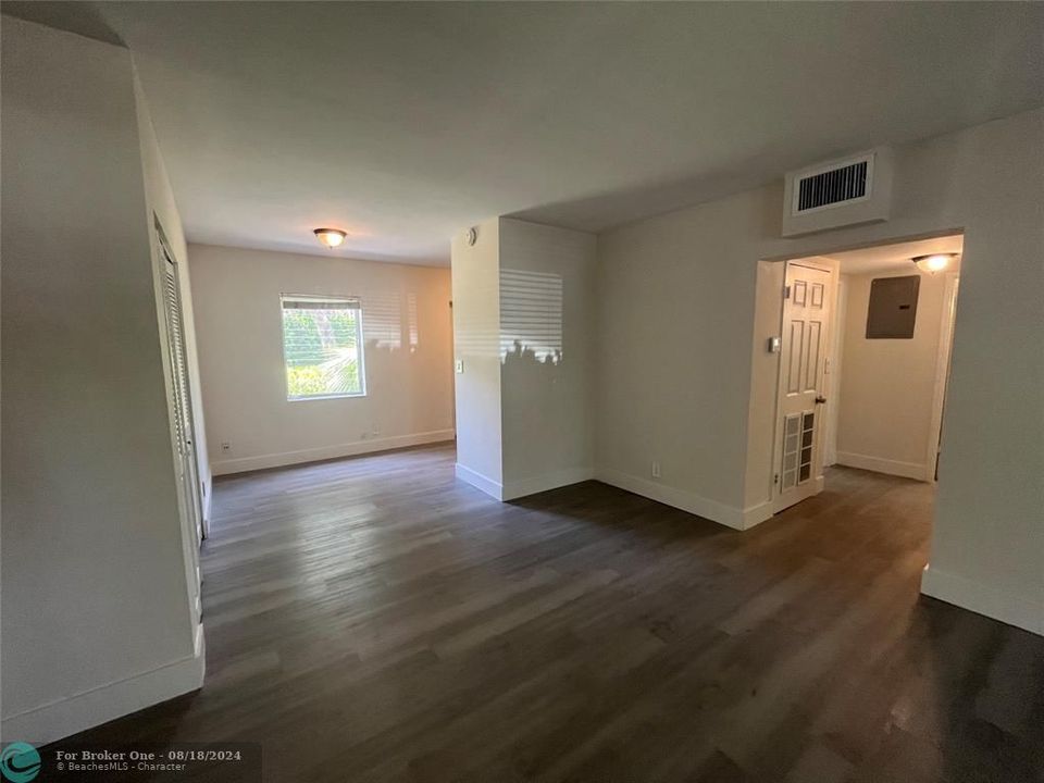 For Sale: $2,195 (2 beds, 1 baths, 11210 Square Feet)