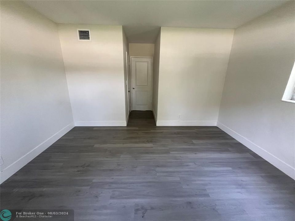 For Sale: $2,195 (2 beds, 1 baths, 11210 Square Feet)