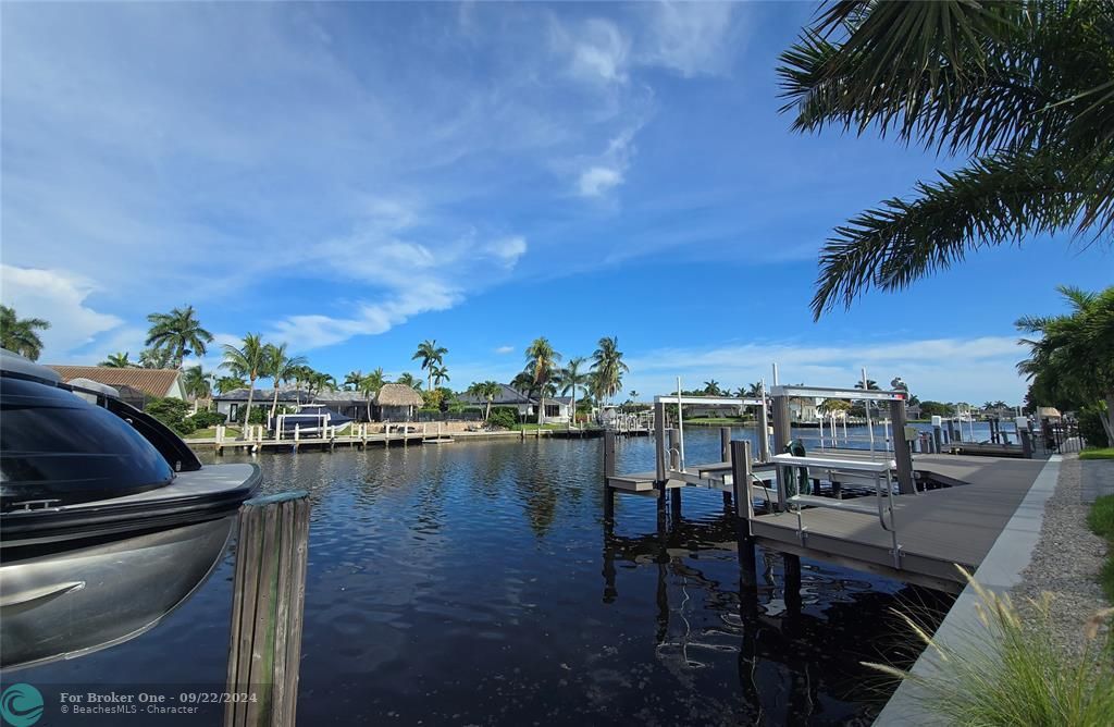 For Sale: $1,995,000 (3 beds, 2 baths, 1850 Square Feet)