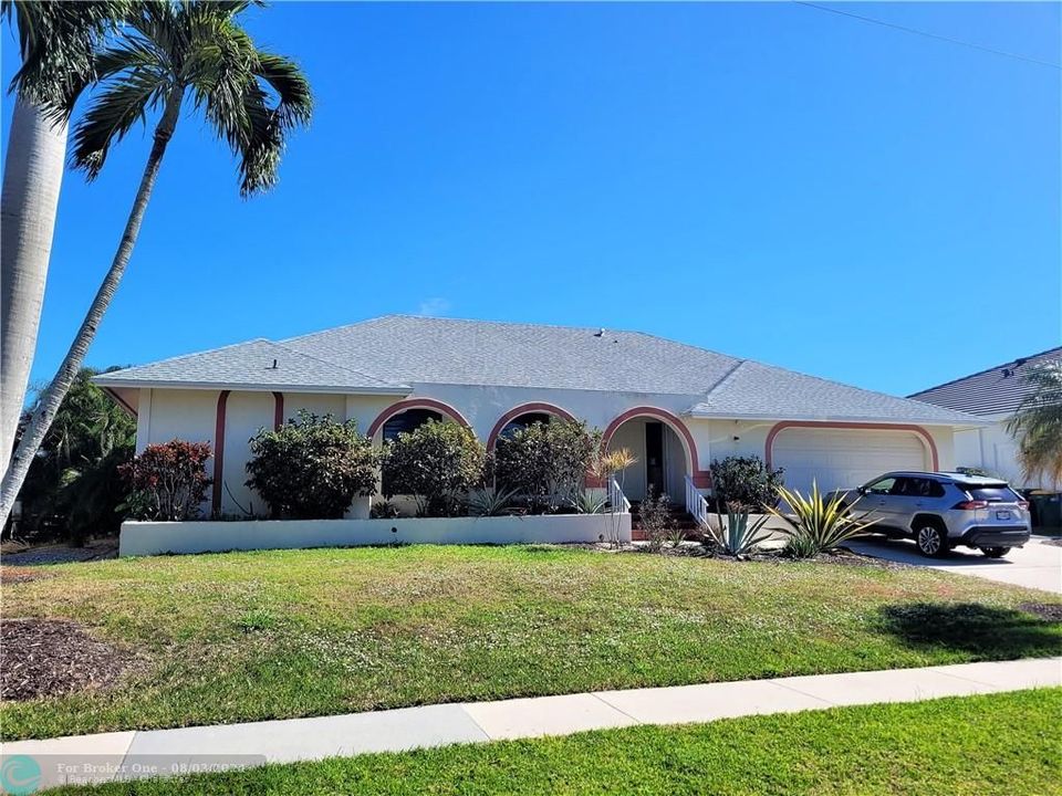 For Sale: $1,995,000 (3 beds, 2 baths, 1850 Square Feet)