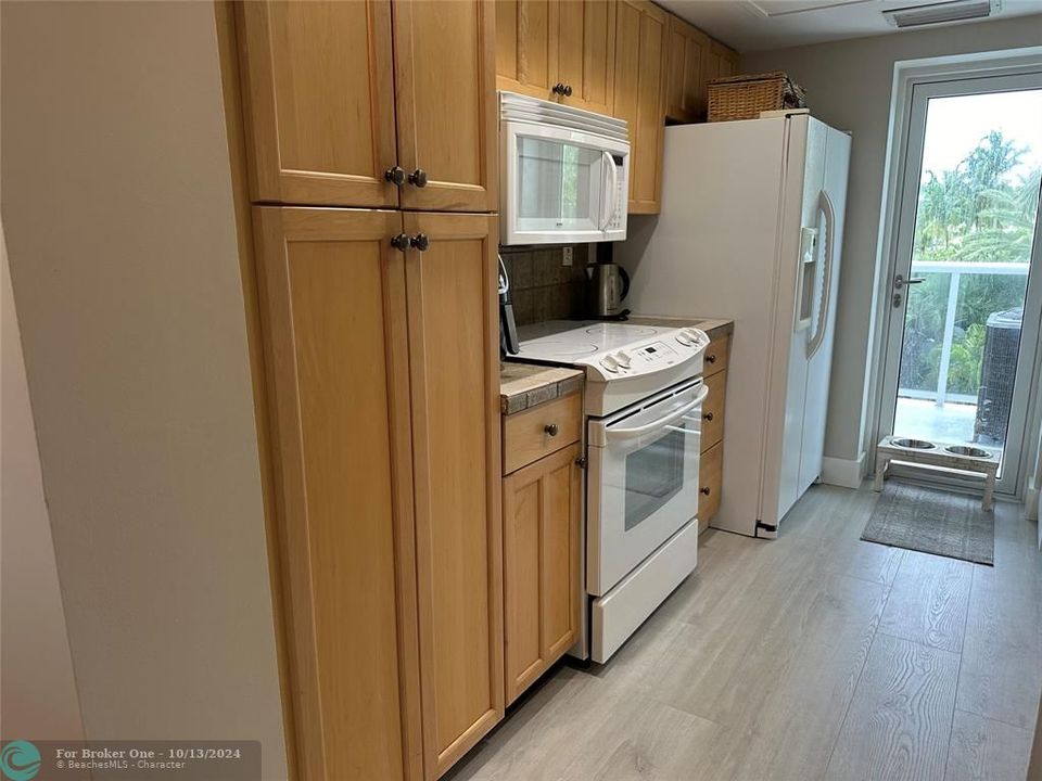 For Rent: $3,500 (2 beds, 2 baths, 1200 Square Feet)