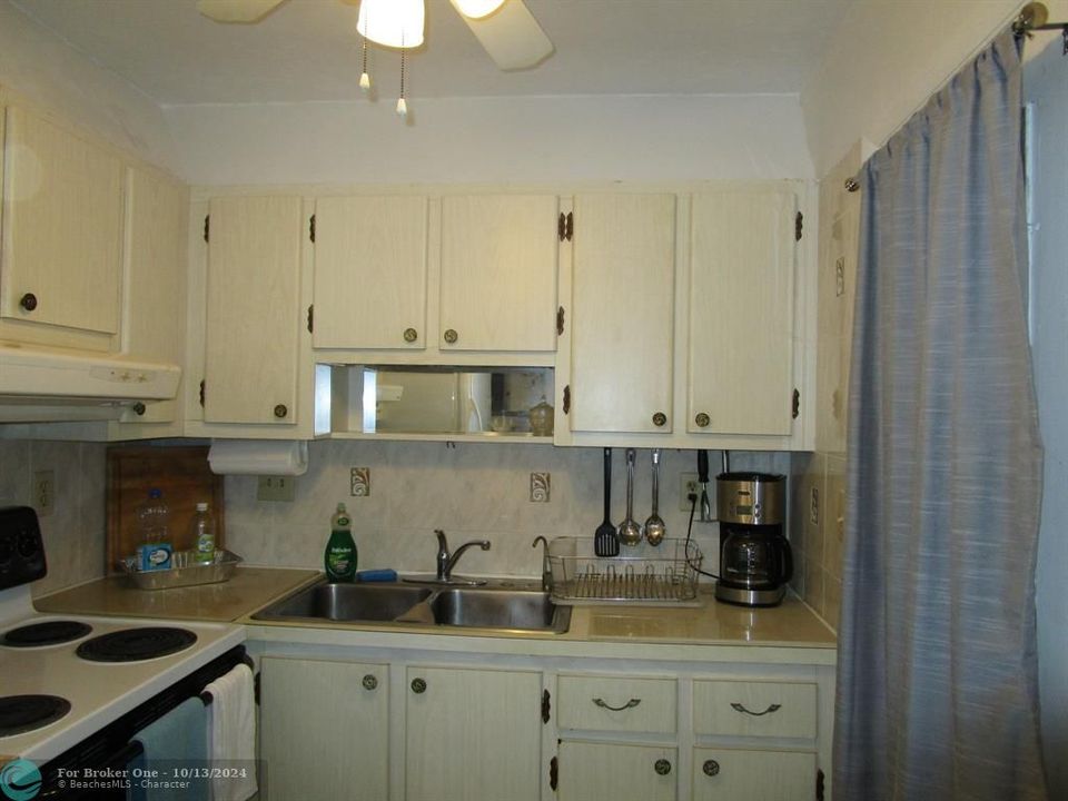 For Sale: $279,000 (2 beds, 1 baths, 850 Square Feet)