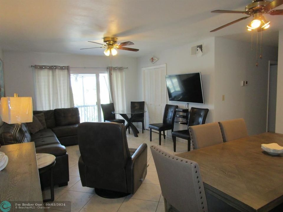 For Sale: $279,000 (2 beds, 1 baths, 850 Square Feet)