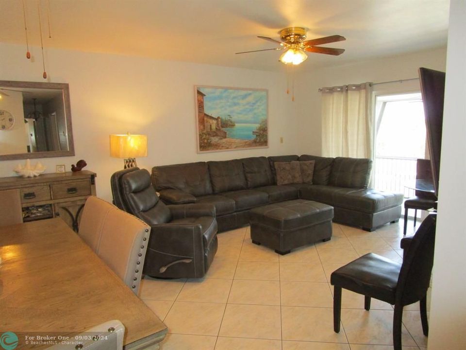 For Sale: $279,000 (2 beds, 1 baths, 850 Square Feet)