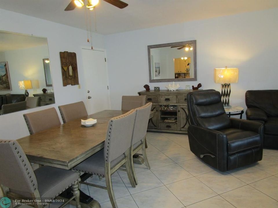 For Sale: $279,000 (2 beds, 1 baths, 850 Square Feet)