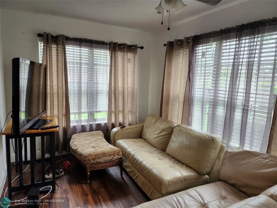 For Sale: $449,900 (3 beds, 2 baths, 1384 Square Feet)