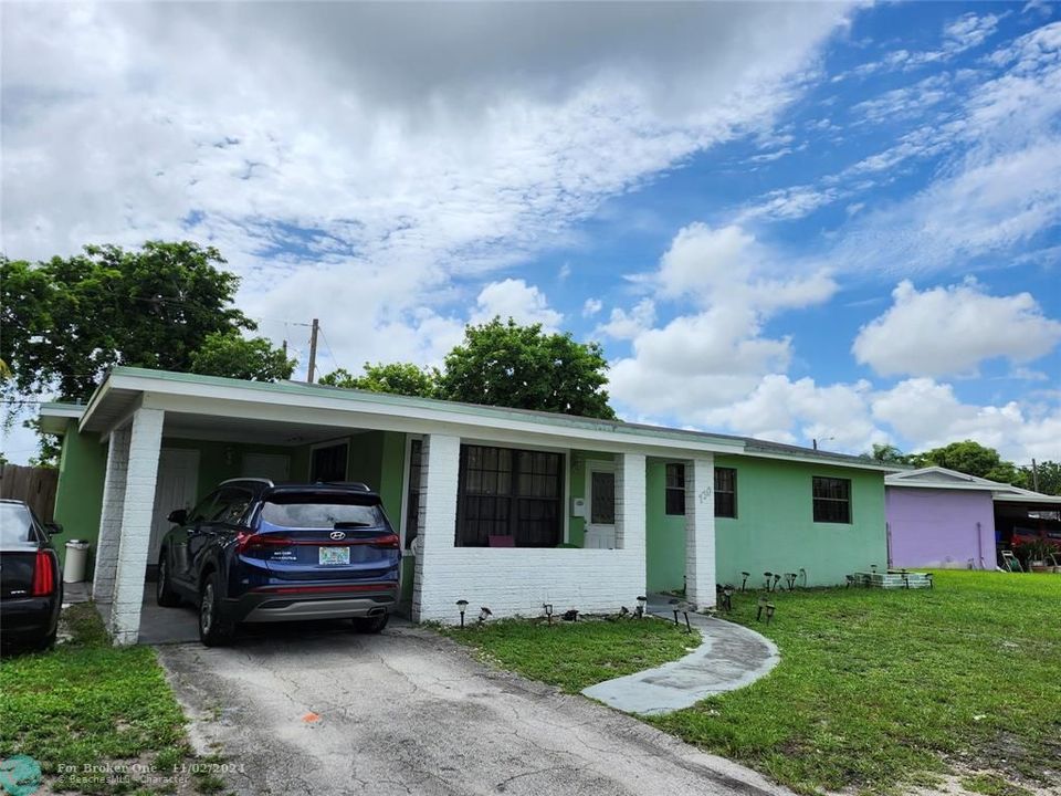 For Sale: $449,900 (3 beds, 2 baths, 1384 Square Feet)