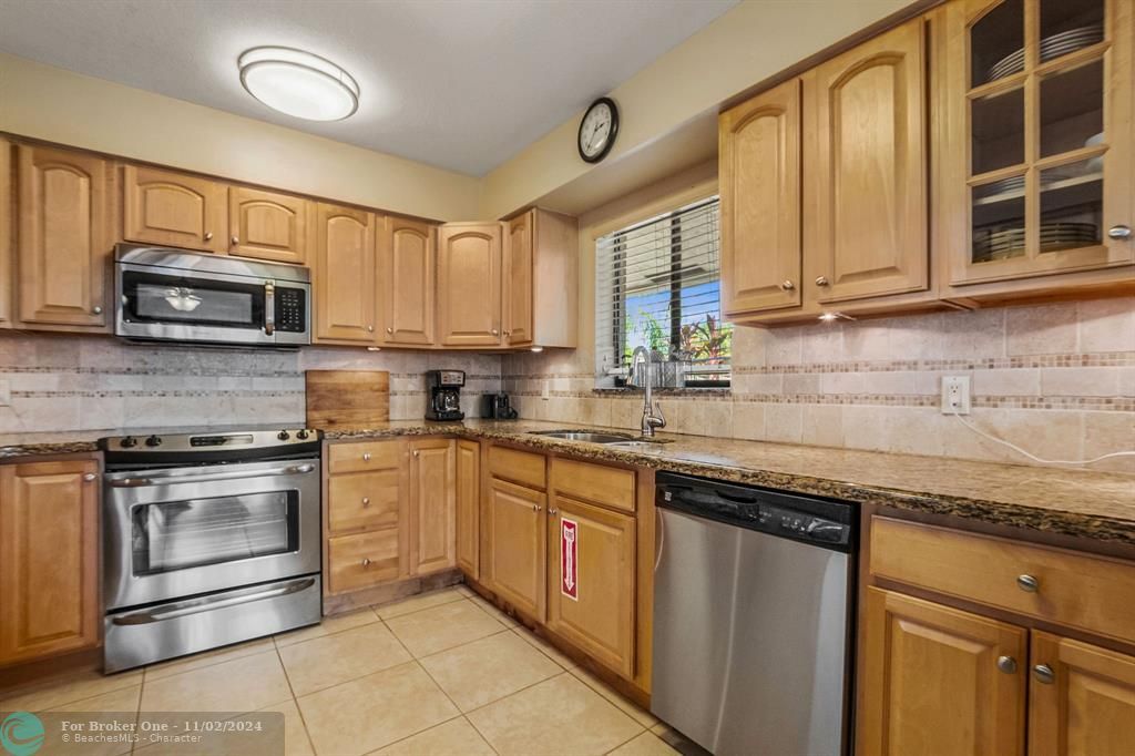 For Rent: $3,995 (3 beds, 2 baths, 1950 Square Feet)