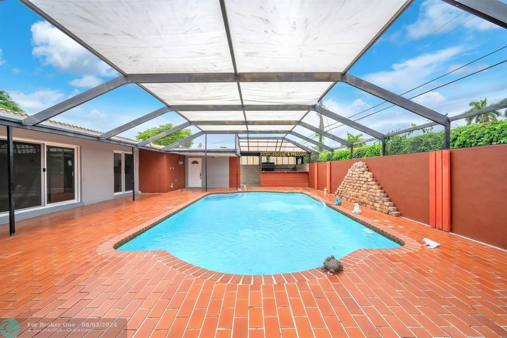 En Venta: $725,000 (3 camas, 3 baños, 1300 Pies cuadrados)