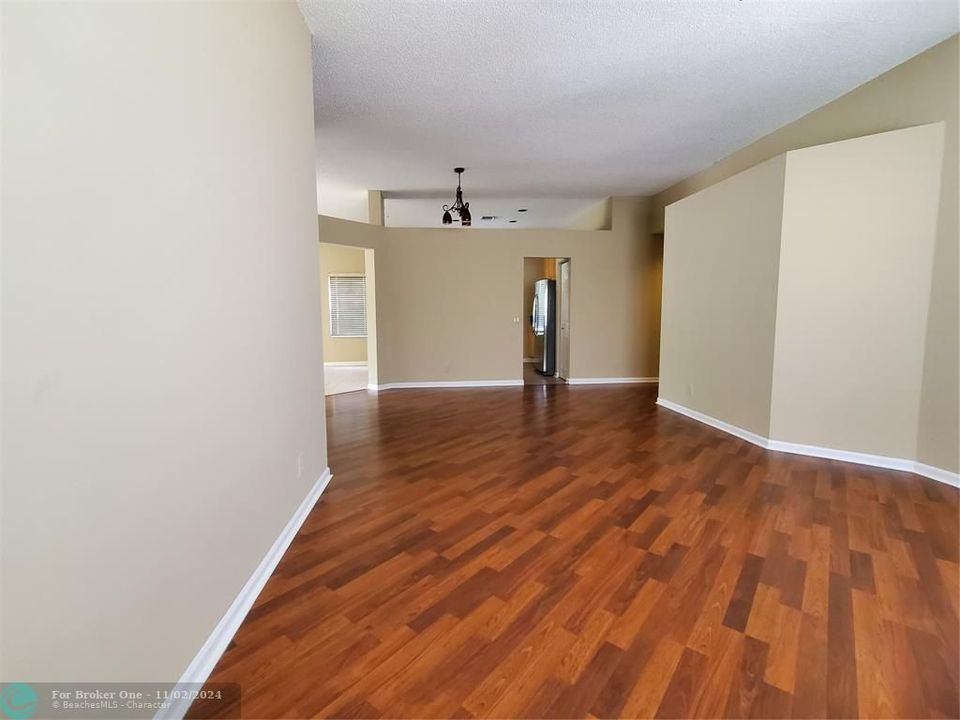 For Rent: $5,500 (4 beds, 2 baths, 1915 Square Feet)