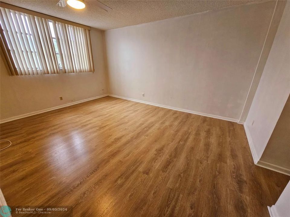 For Rent: $1,600 (1 beds, 1 baths, 940 Square Feet)