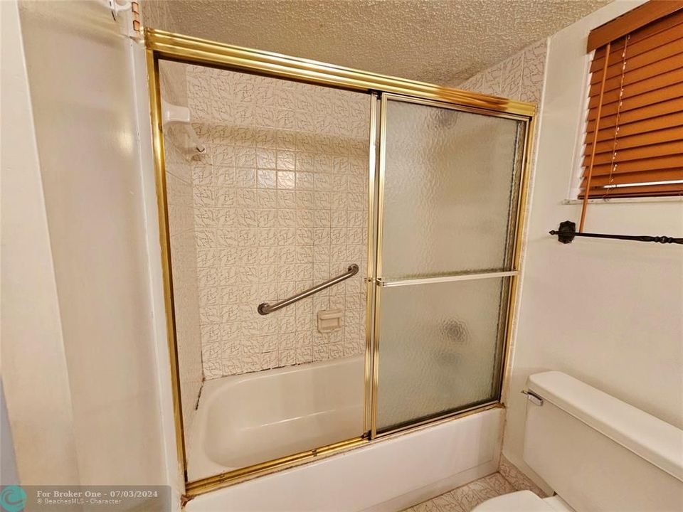 出租: $1,600 (1 贝兹, 1 浴室, 940 平方英尺)