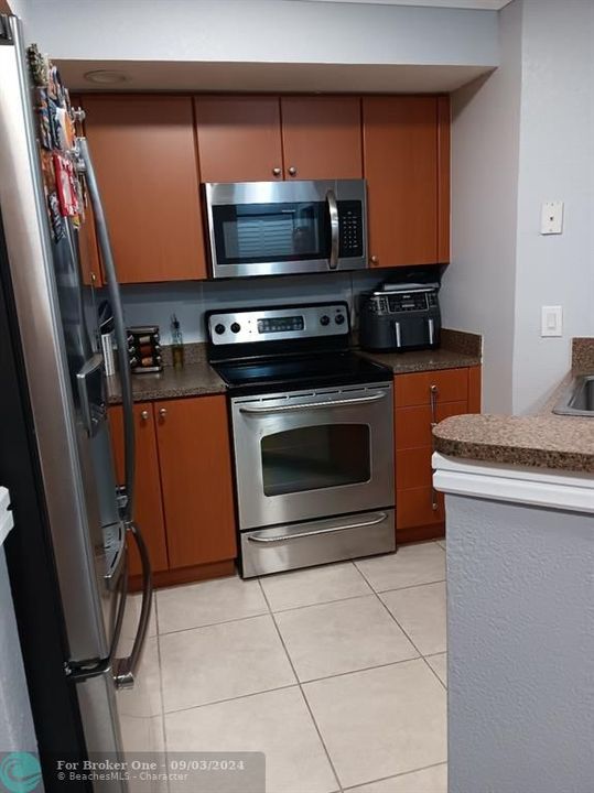 For Rent: $1,850 (1 beds, 1 baths, 712 Square Feet)