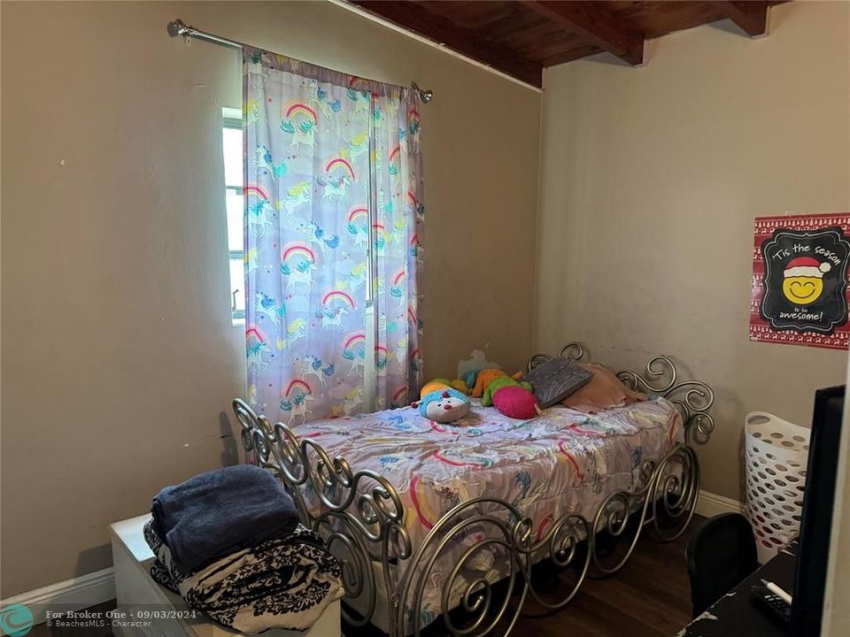 For Sale: $320,000 (3 beds, 1 baths, 1574 Square Feet)