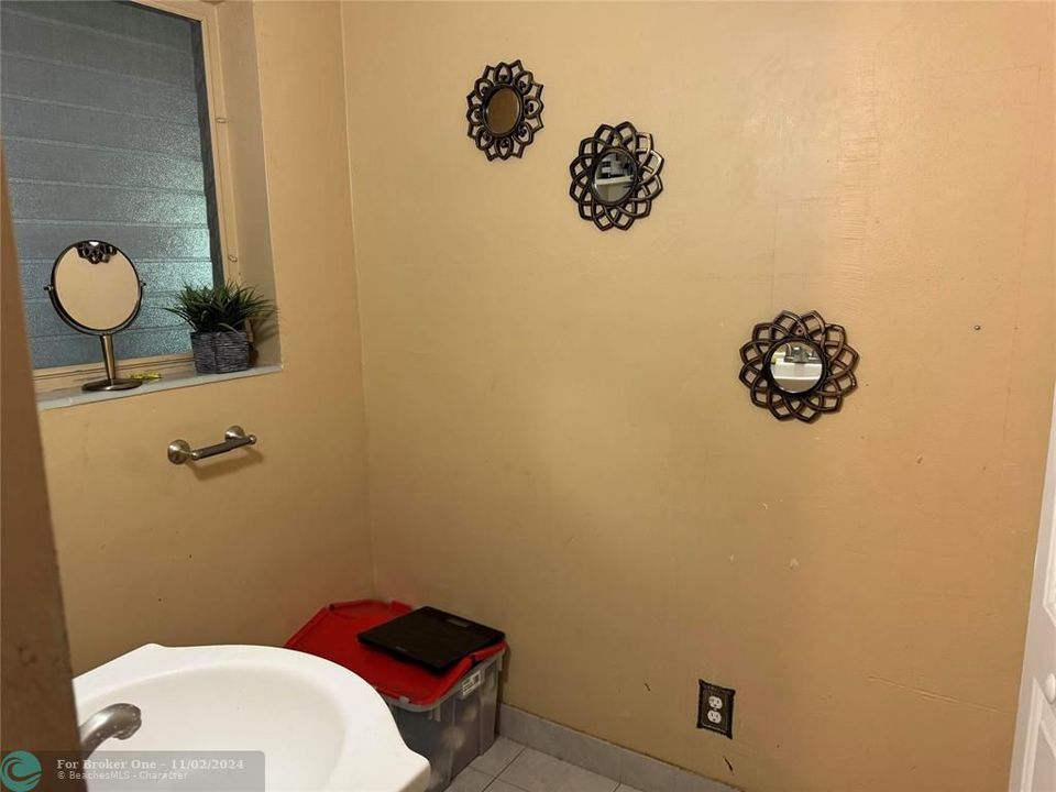 For Sale: $320,000 (3 beds, 1 baths, 1574 Square Feet)