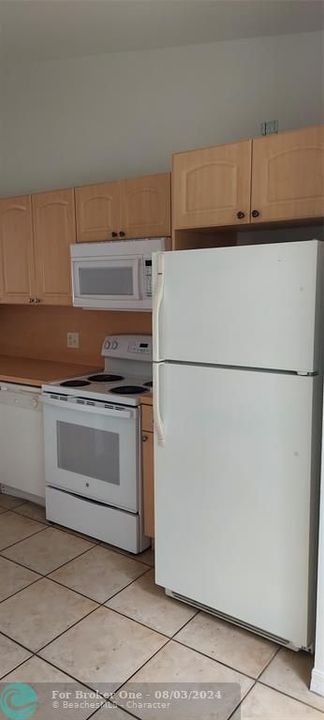 For Rent: $2,200 (2 beds, 2 baths, 970 Square Feet)