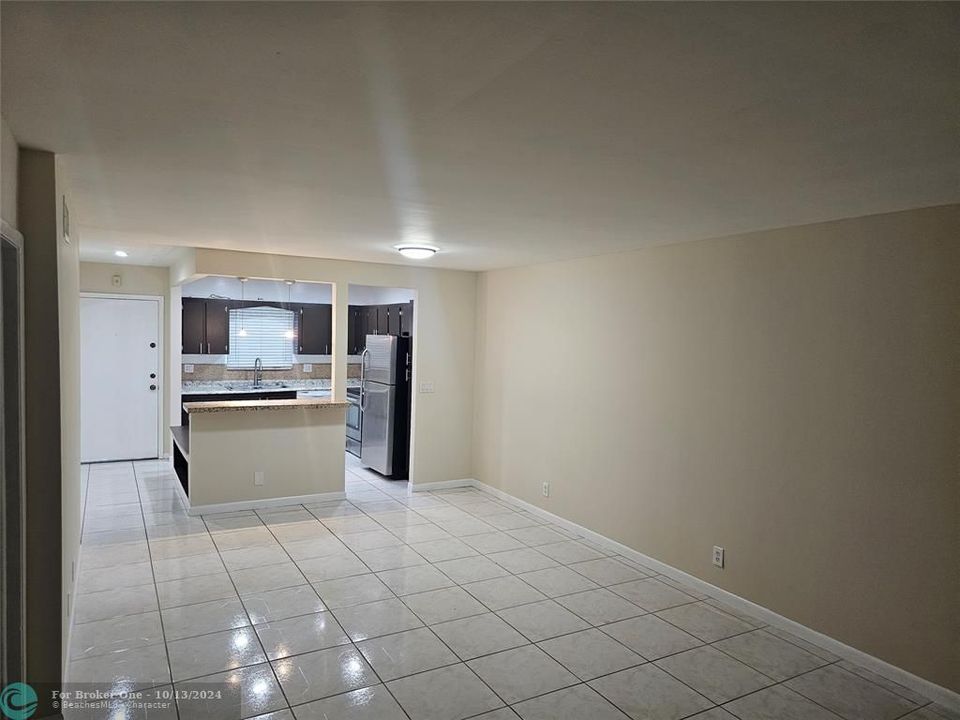 For Rent: $1,950 (2 beds, 2 baths, 958 Square Feet)