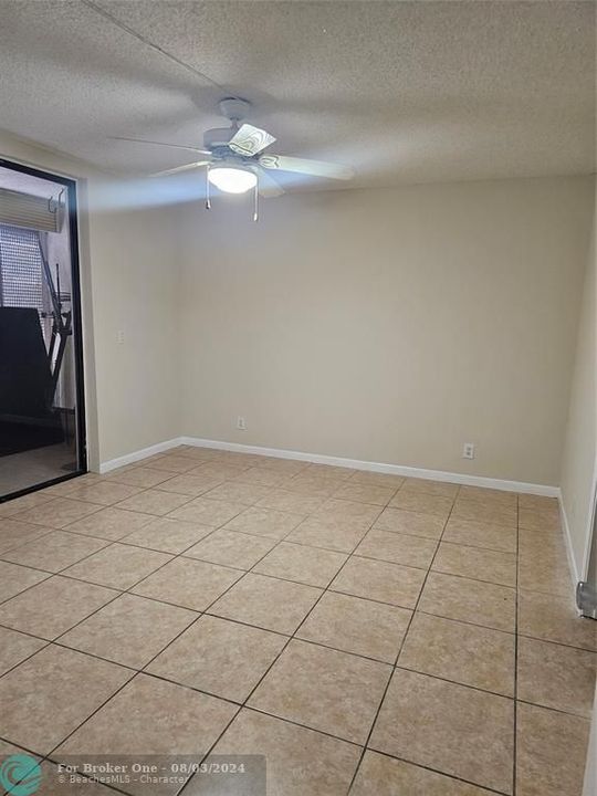 For Rent: $1,950 (2 beds, 2 baths, 958 Square Feet)