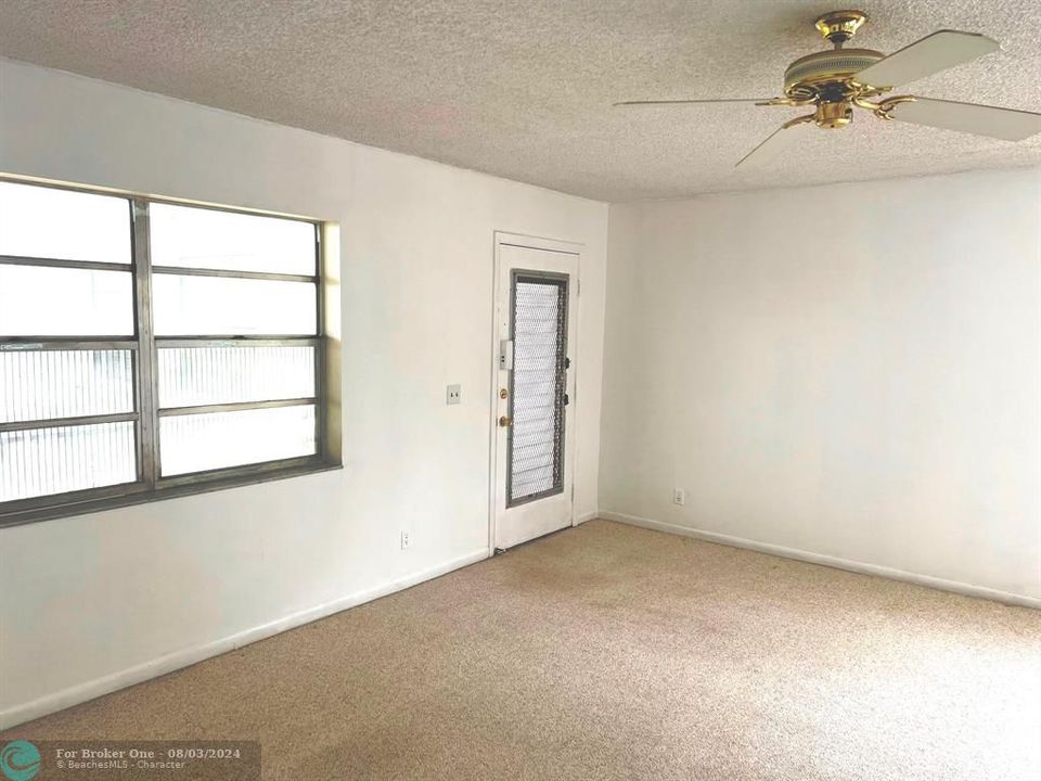 For Sale: $78,900 (1 beds, 1 baths, 760 Square Feet)