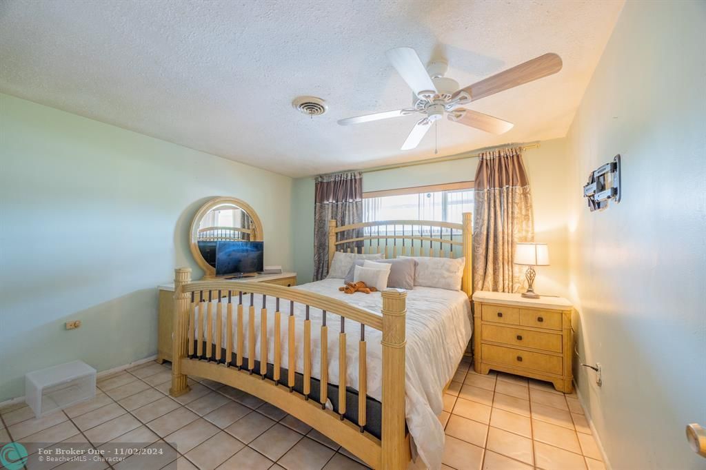 For Sale: $409,800 (2 beds, 2 baths, 1537 Square Feet)