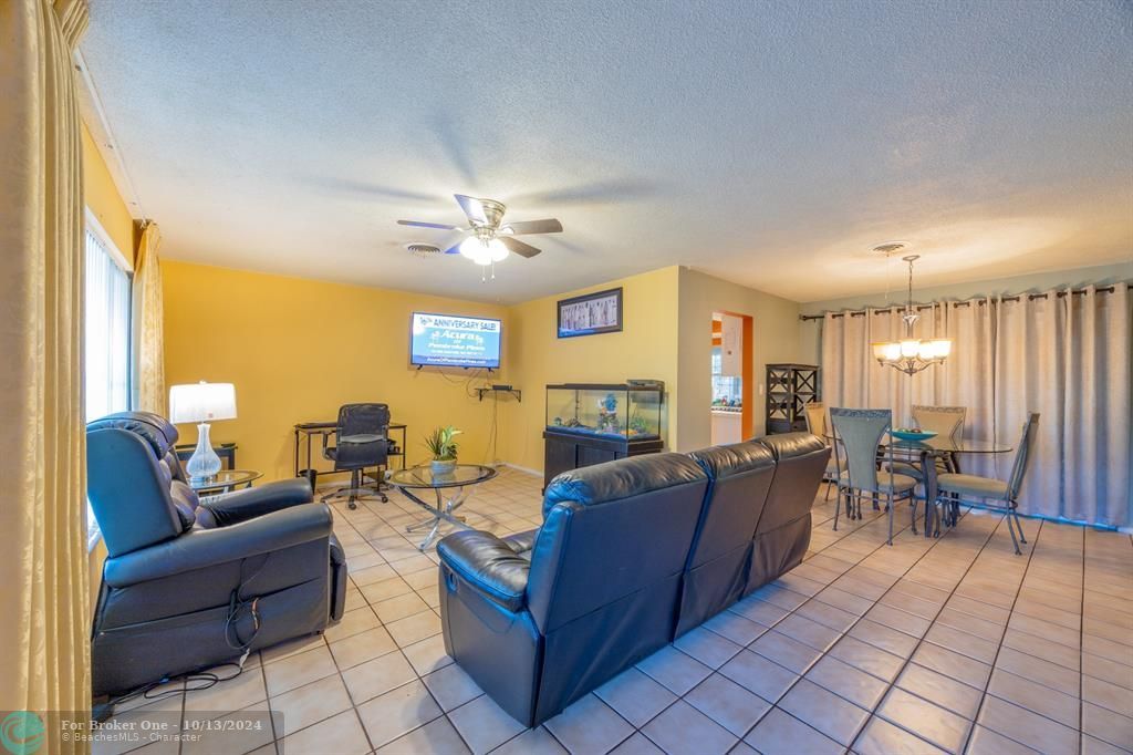 For Sale: $409,800 (2 beds, 2 baths, 1537 Square Feet)