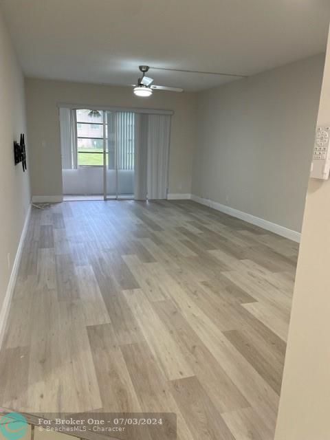 For Rent: $1,850 (1 beds, 2 baths, 943 Square Feet)