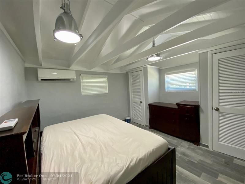 For Sale: $299,000 (2 beds, 1 baths, 780 Square Feet)