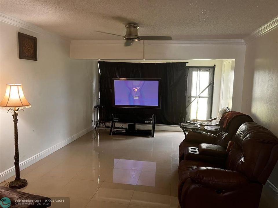 For Sale: $260,000 (2 beds, 2 baths, 1167 Square Feet)