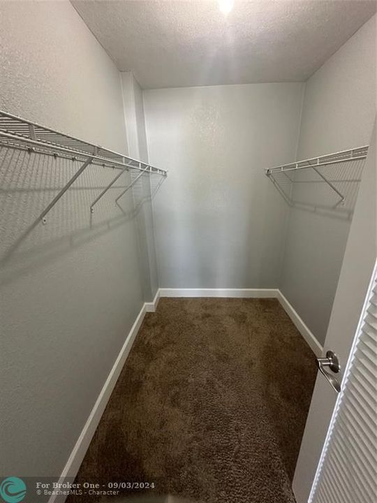 For Rent: $2,300 (1 beds, 1 baths, 730 Square Feet)