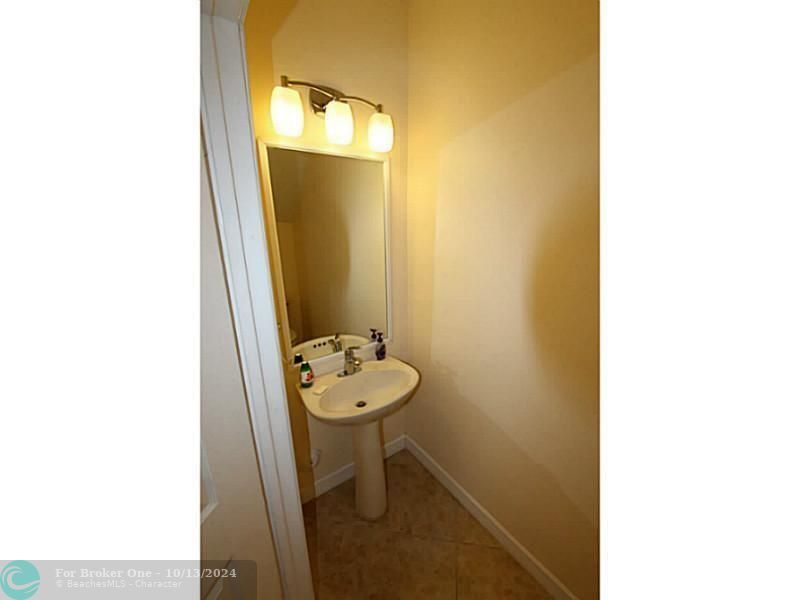 For Rent: $2,700 (3 beds, 2 baths, 2050 Square Feet)