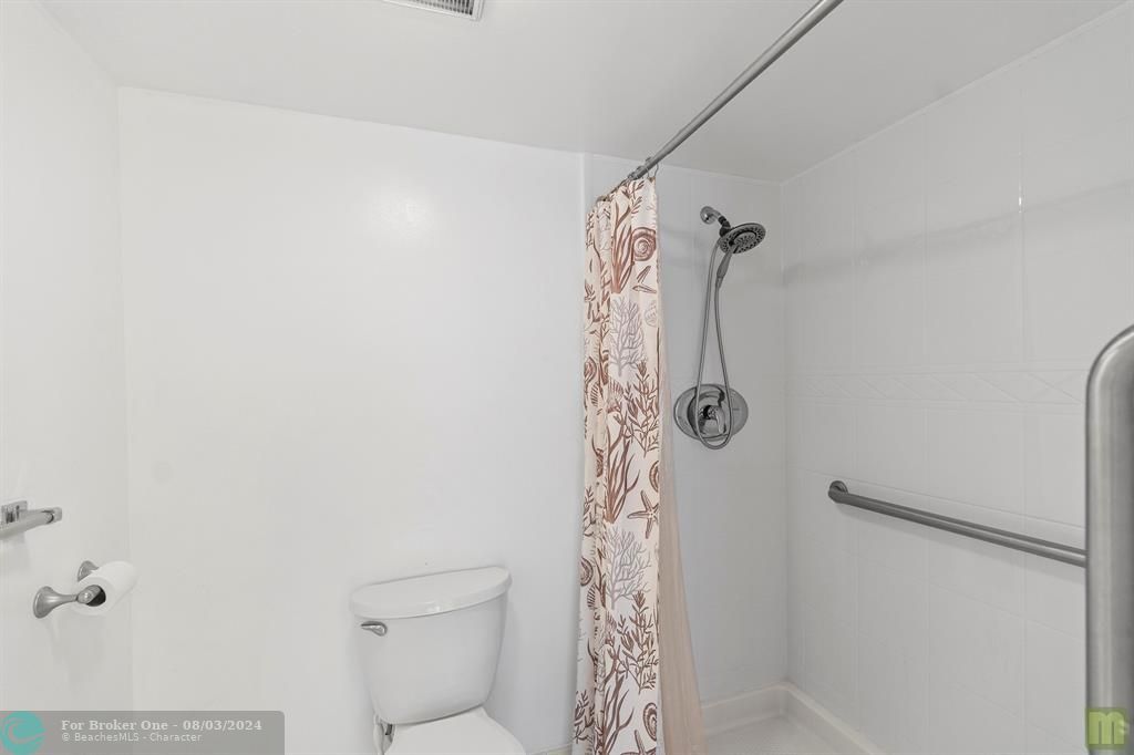 待售: $189,000 (2 贝兹, 2 浴室, 962 平方英尺)