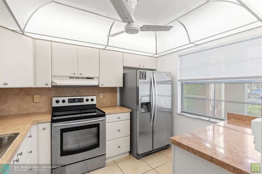 For Sale: $189,000 (2 beds, 2 baths, 962 Square Feet)