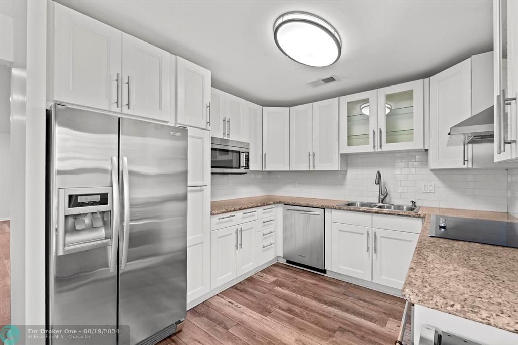 For Sale: $629,895 (2 beds, 2 baths, 1325 Square Feet)