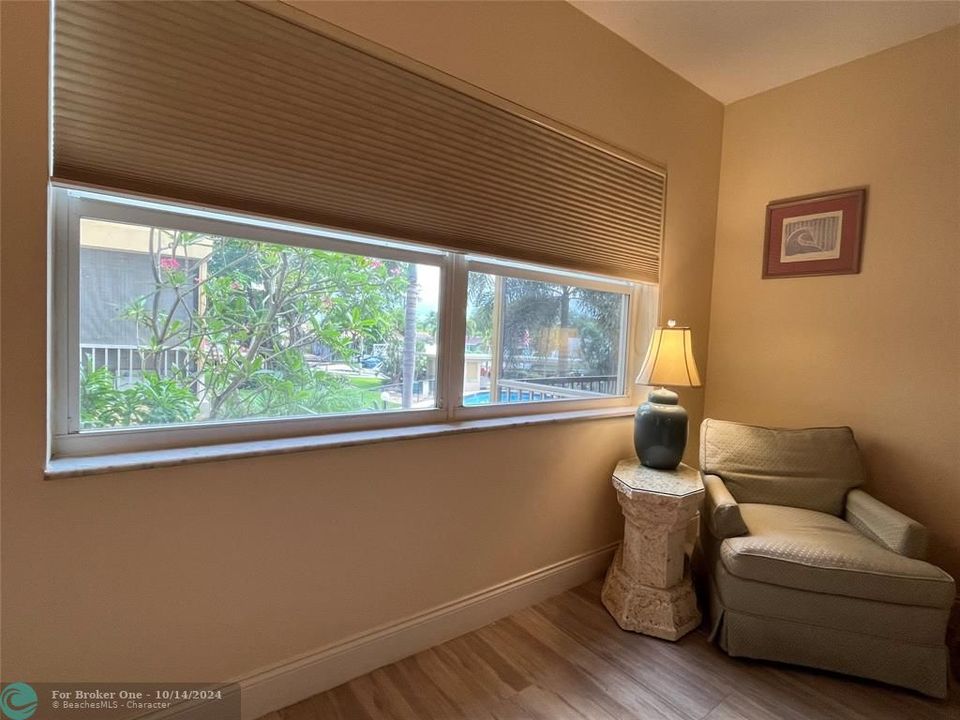 For Sale: $349,000 (2 beds, 2 baths, 1020 Square Feet)