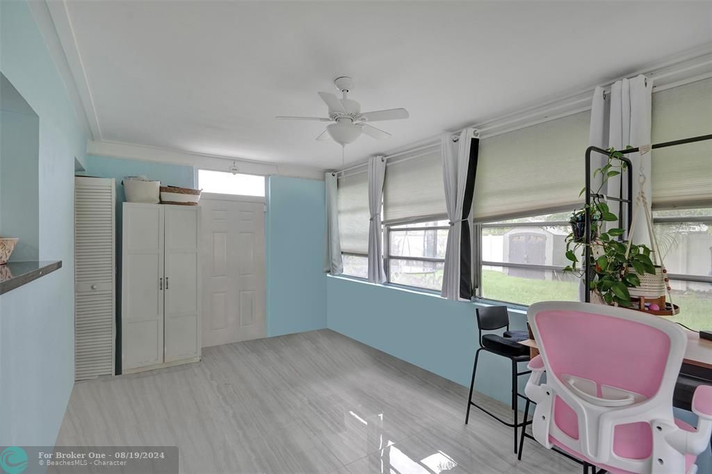 For Sale: $365,000 (2 beds, 1 baths, 1062 Square Feet)