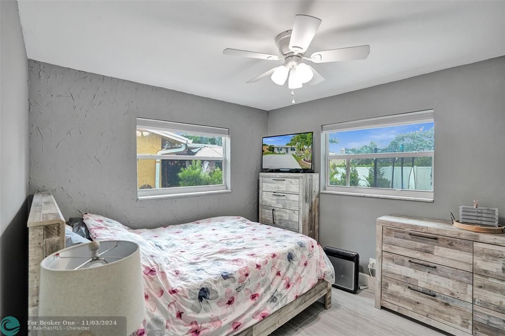 For Sale: $365,000 (2 beds, 1 baths, 1062 Square Feet)