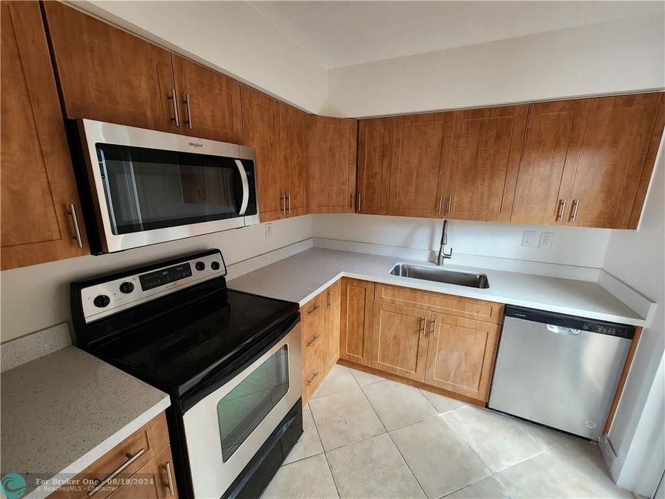 For Sale: $2,550 (2 beds, 1 baths, 980 Square Feet)