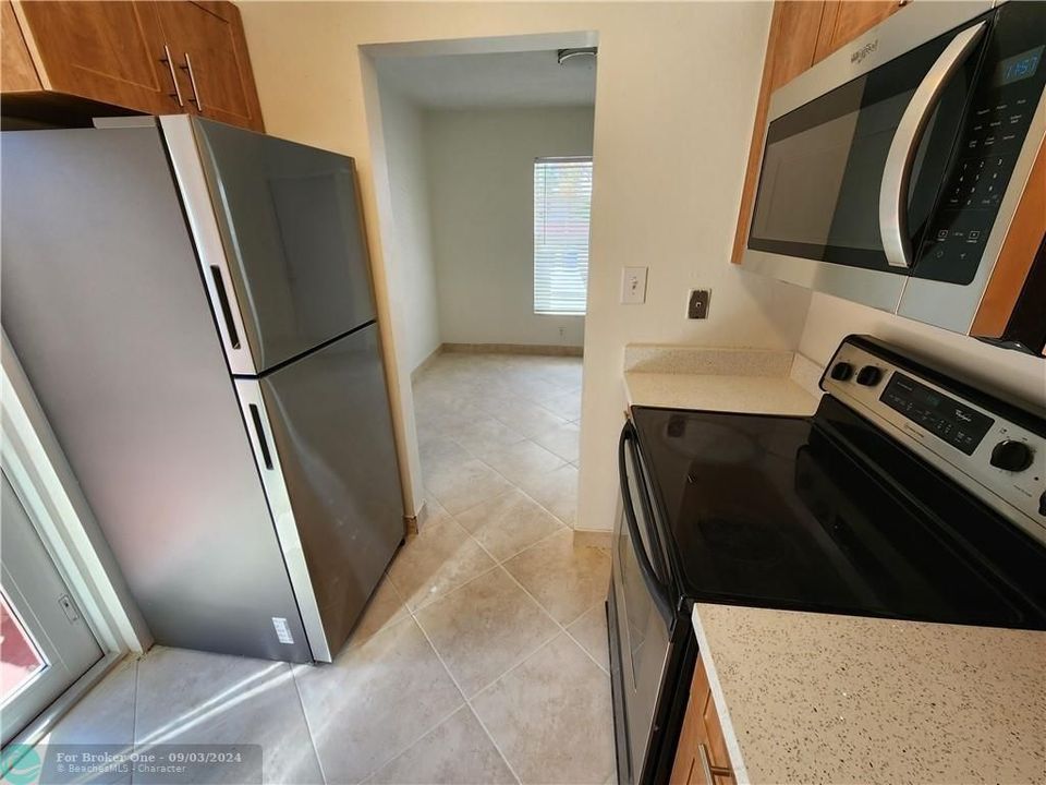 For Sale: $2,550 (2 beds, 1 baths, 980 Square Feet)